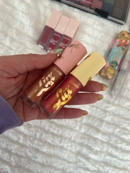 Makeup Bundle — Eyeshadow, lippies, lashes - Picture 4 of 8